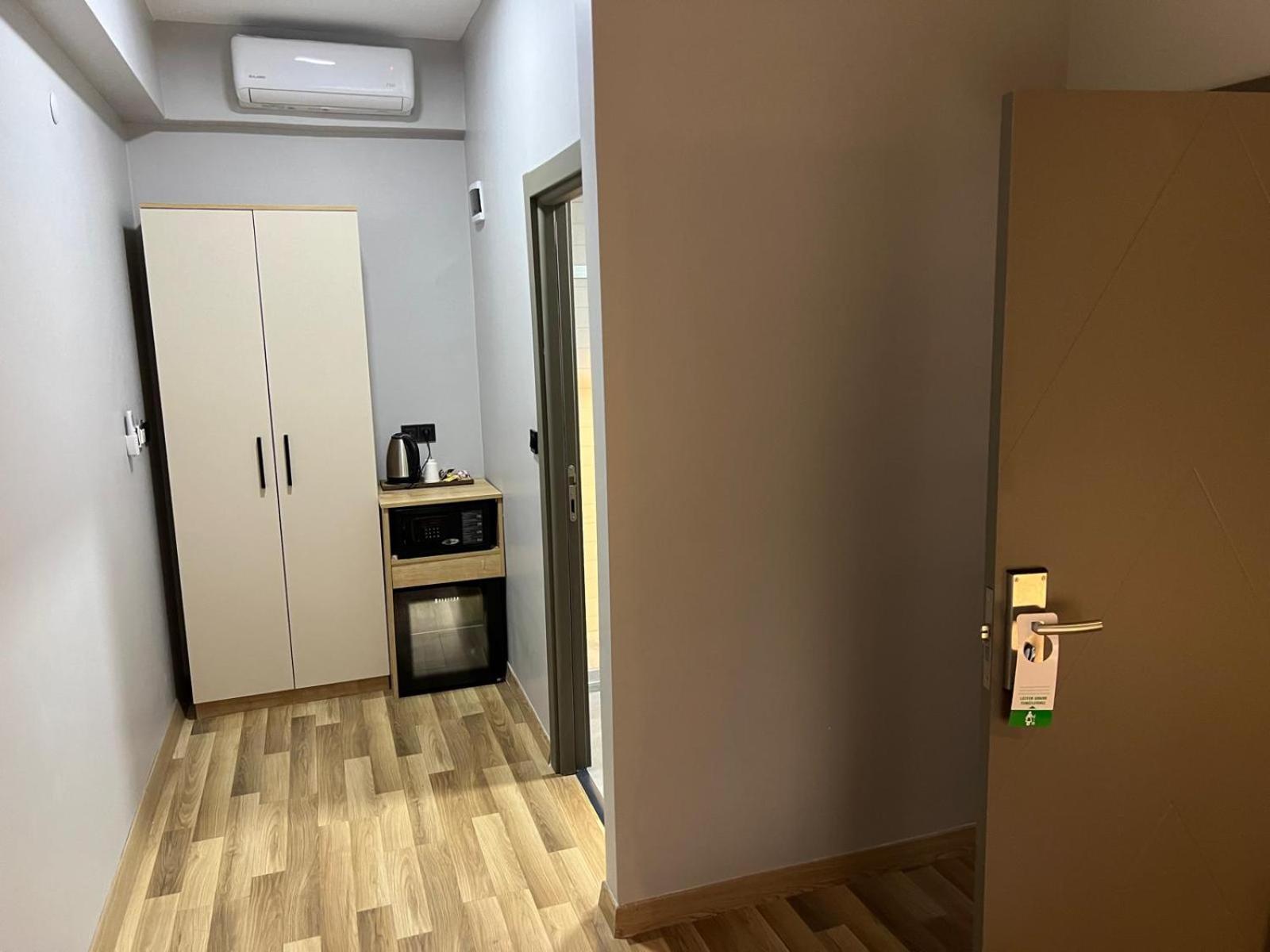 Family Room with Private Bathroom photo 2