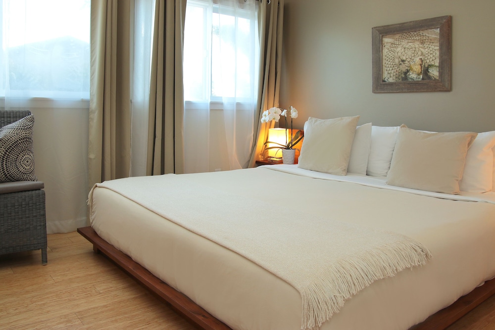 Deluxe One Bedroom Suite photo 2