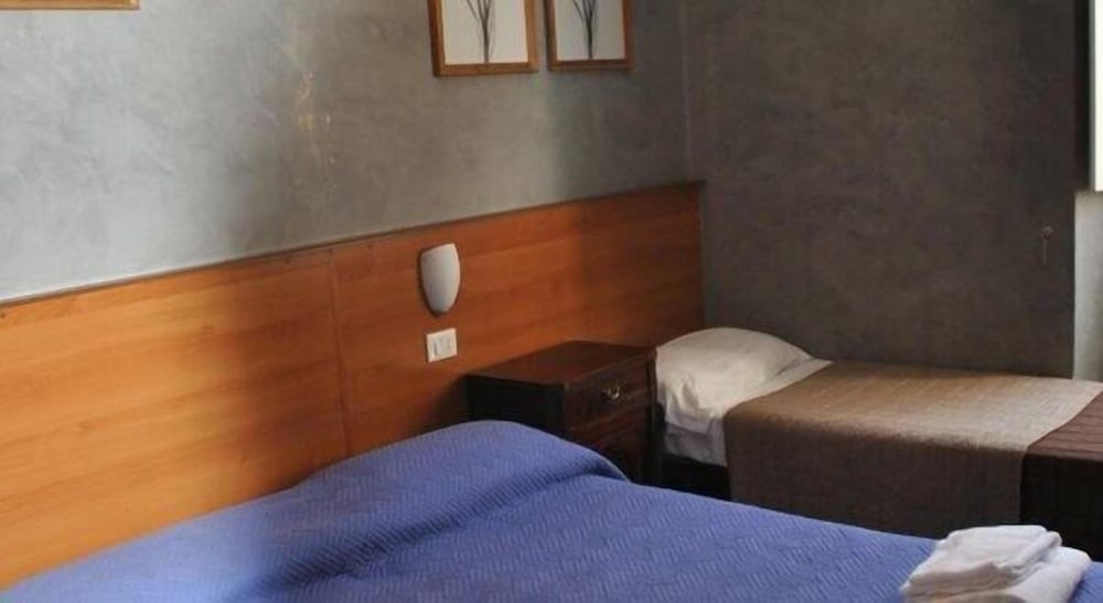 Standard Triple Room photo 2