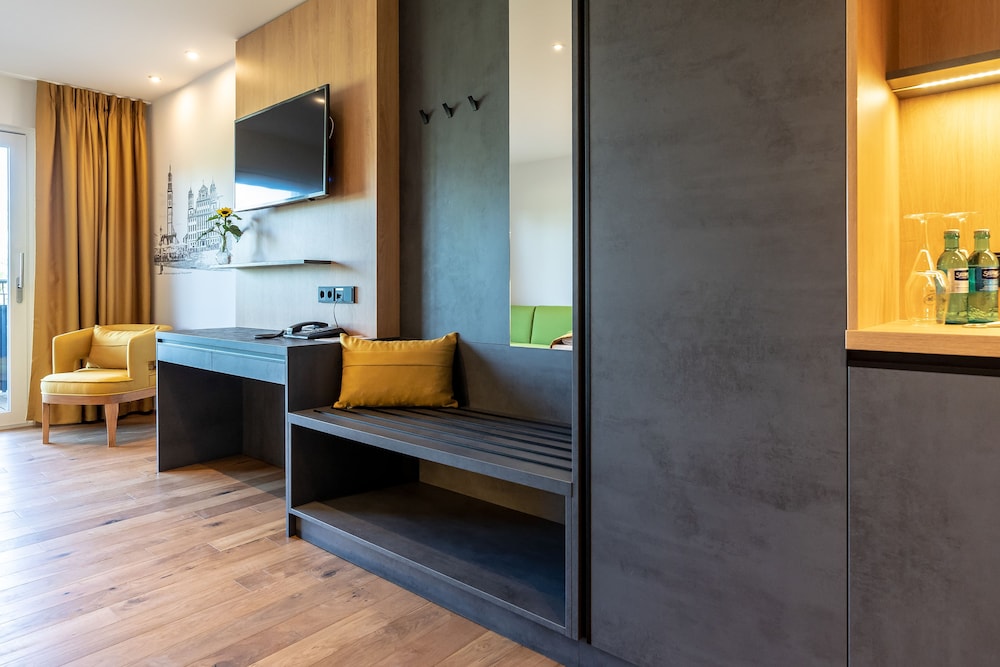 Family Room - Photo 6