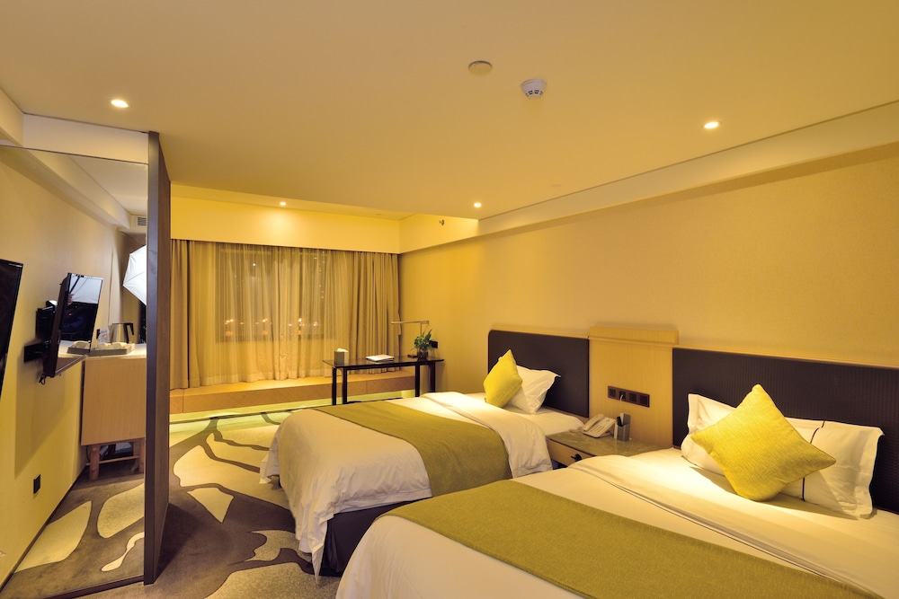 Elegant River View Room