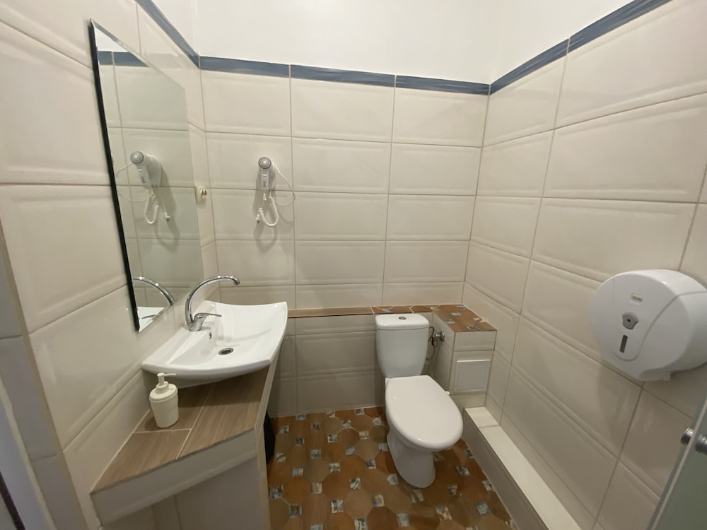 Double Room - Photo 2