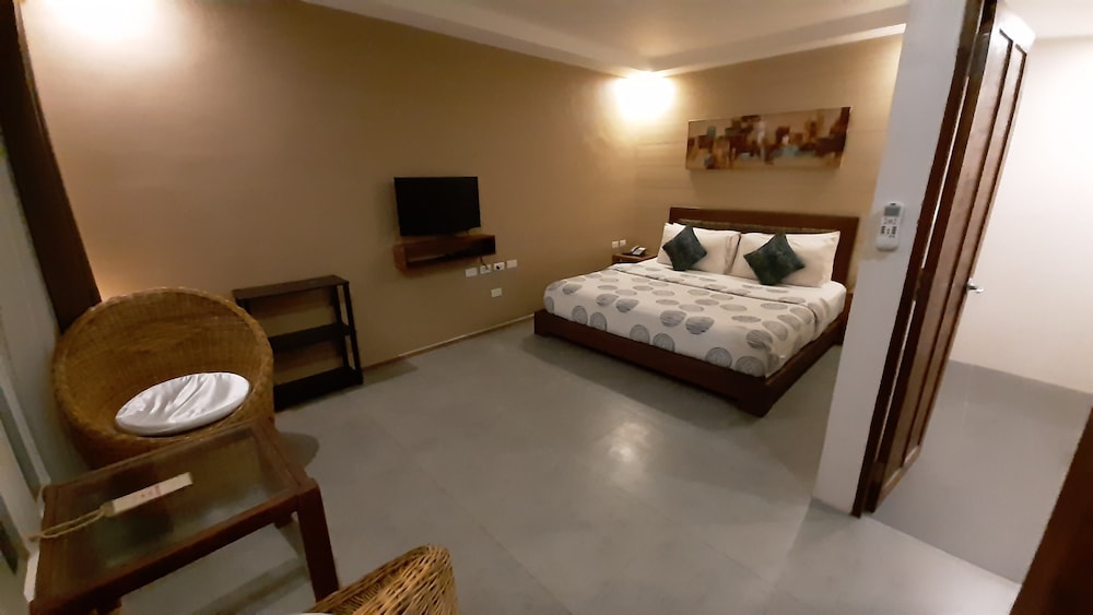 Standard King Room photo 2