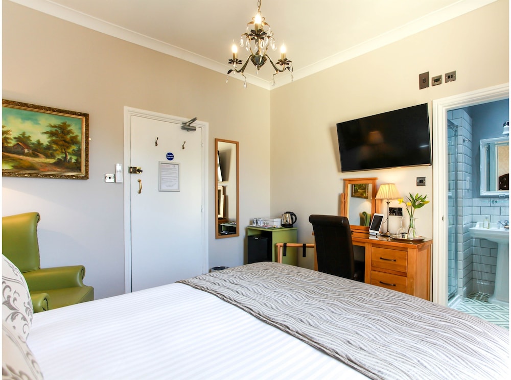 Double Room (Room 2 -  1st Floor) photo 3