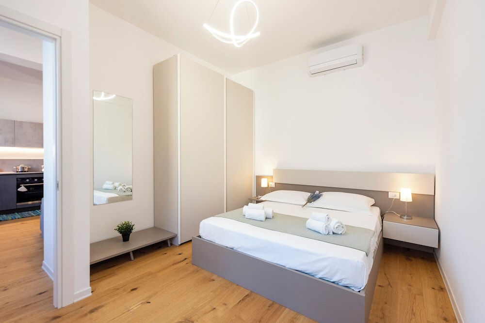 Family Apartment, Multiple Bedrooms (Central Apartment Piazza Dante Genova) photo 3