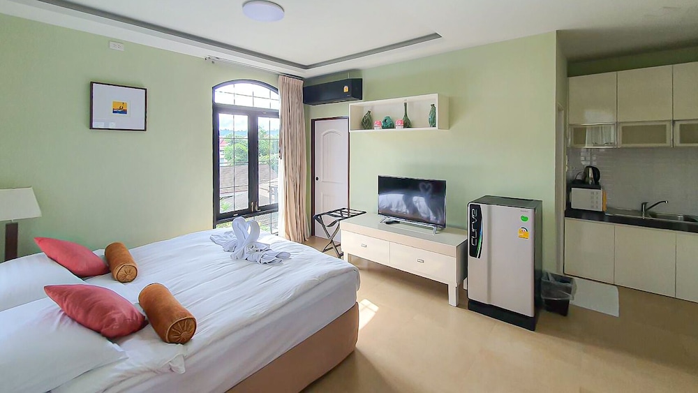 Deluxe Double Room - Photo 8