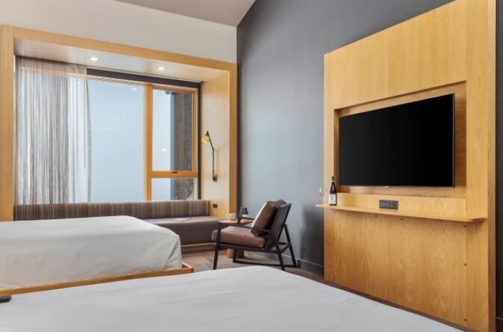 Room, 2 Queen Beds (Humbird) photo 2