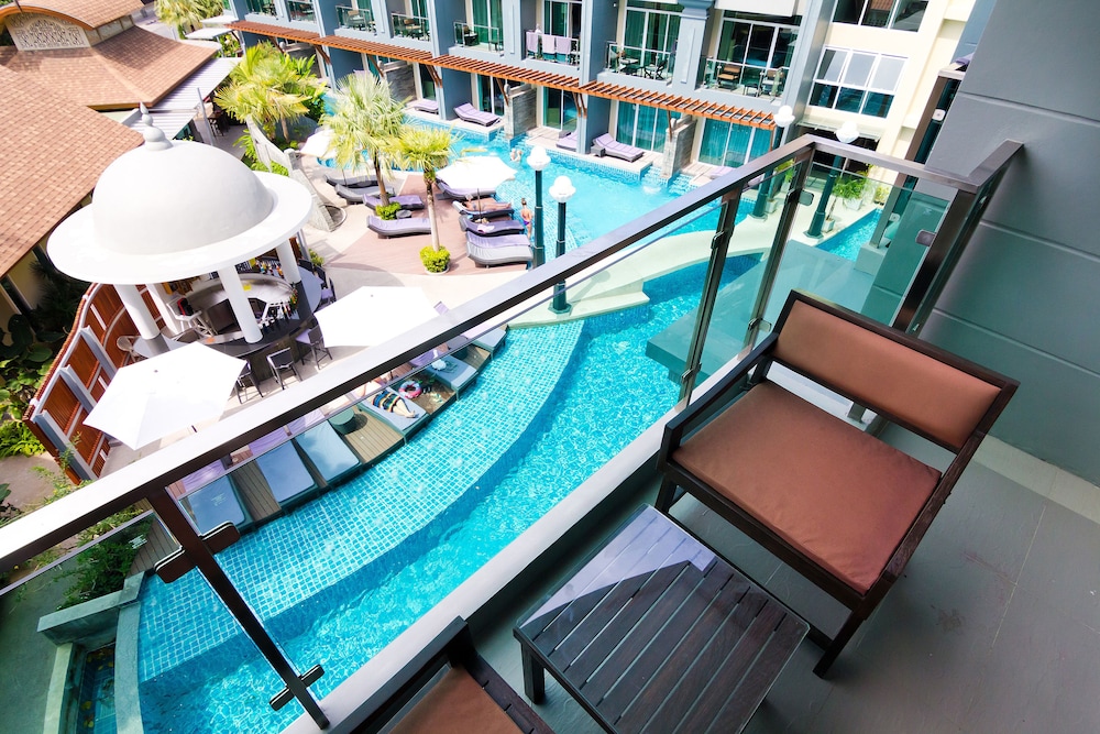 Superior Room, Pool View photo 3