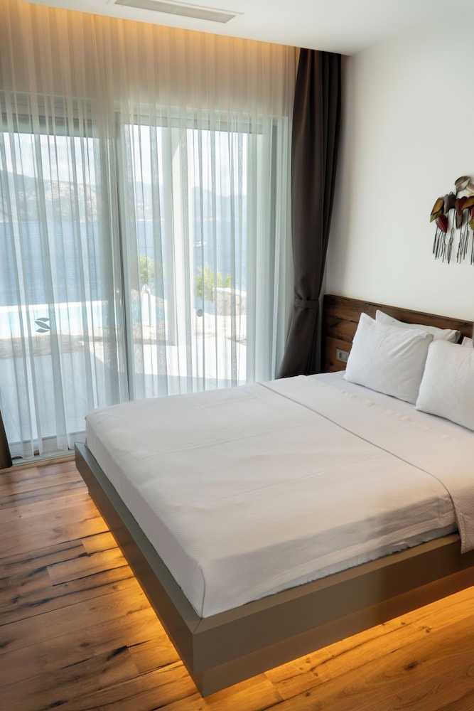 Villa with Panoramic Sea View and Infinity Pool photo 3