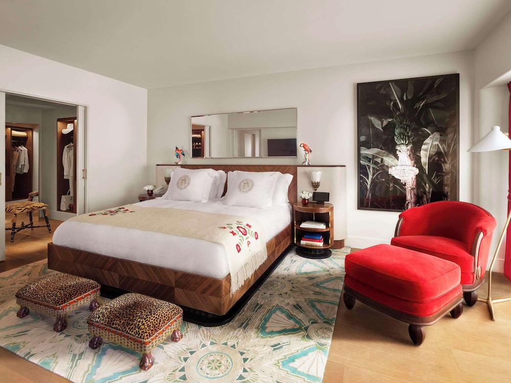 Premier Oceanfront View Corner 1 Bedroom Suite (Accessible)