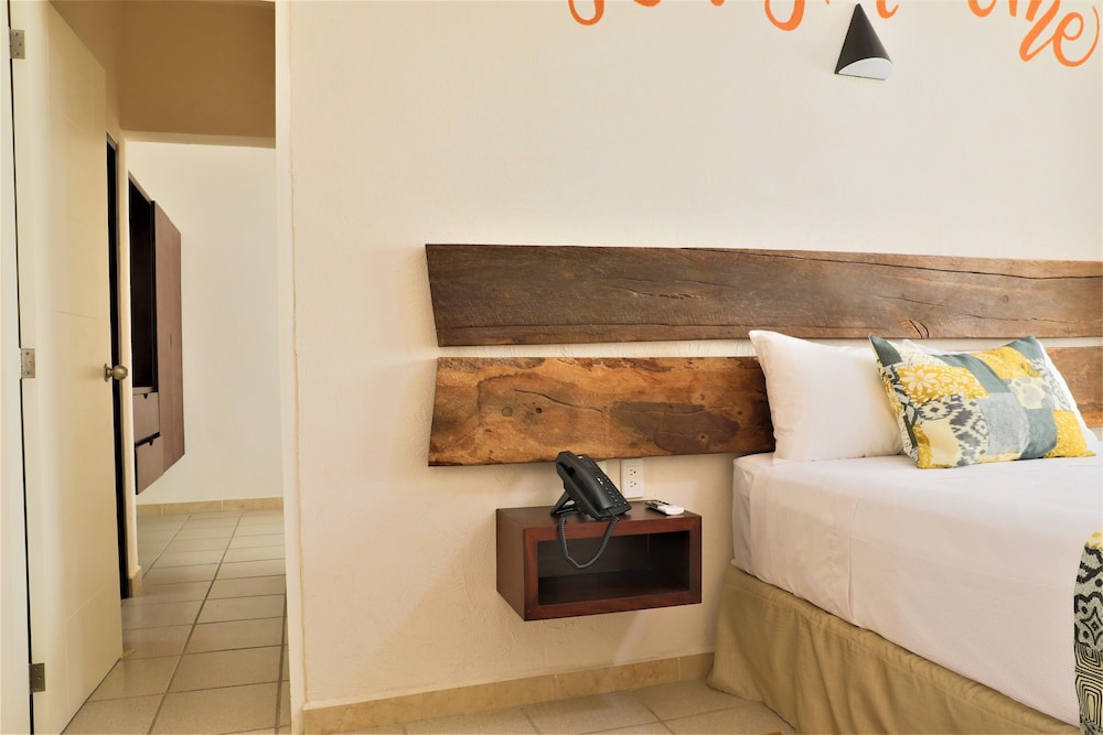 Family Room - Photo 2