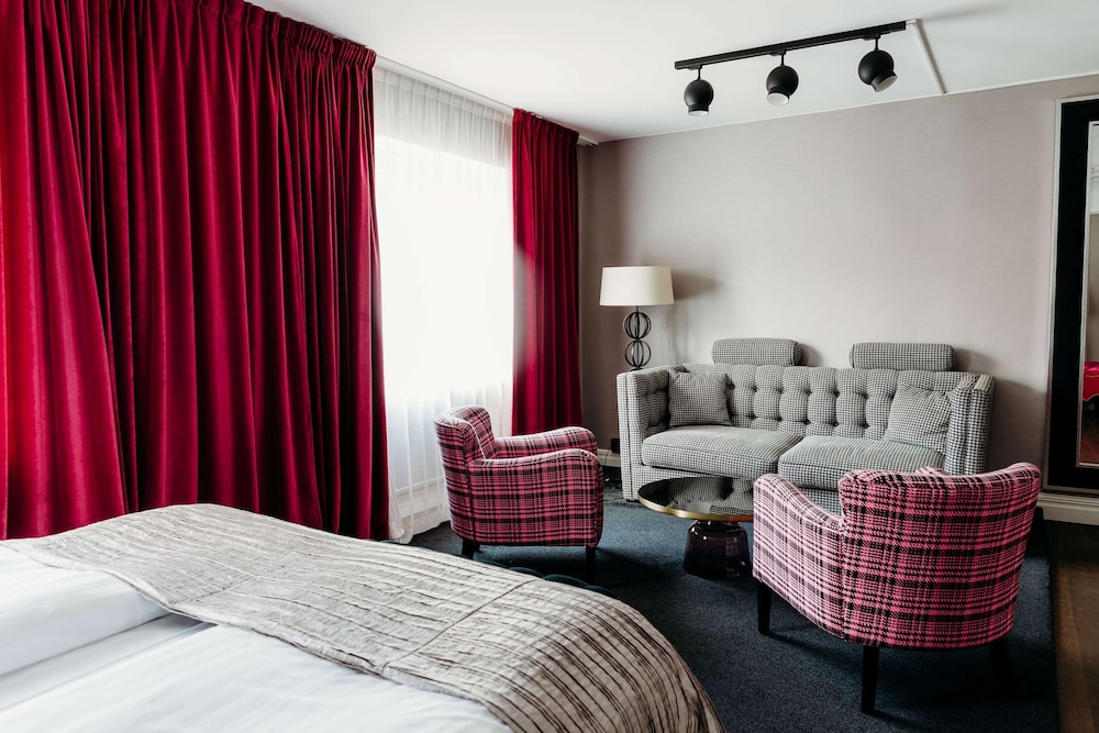 Deluxe Room, 1 King Bed, Non Smoking, Sauna (with Sofabed) - Photo 3