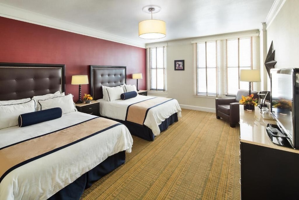 Standard Double Room, 2 Double Beds, Non Smoking, Private Bathroom thumbnail 5