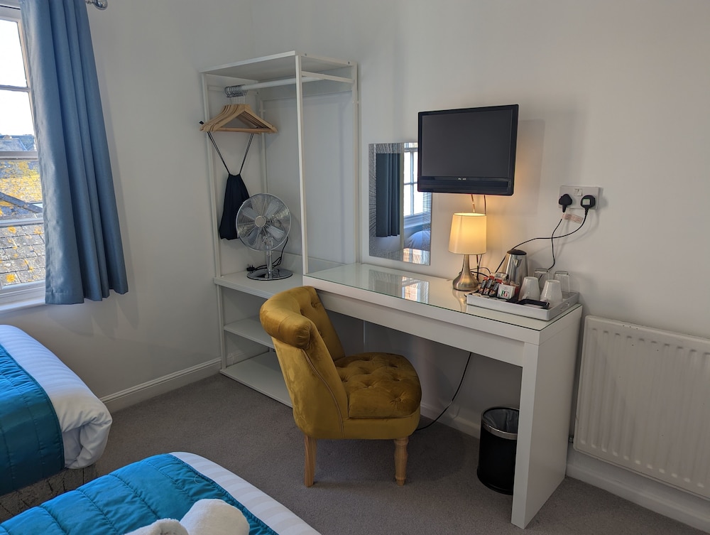 Standard Twin Room - Photo 4