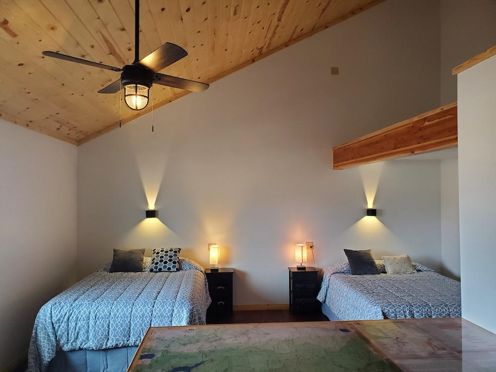 Grand Studio Suite, Multiple Beds, Kitchen, Mountain View photo 3