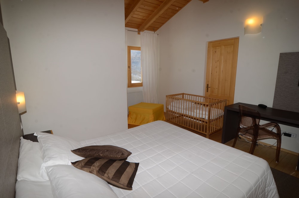 Superior Triple Room photo 2
