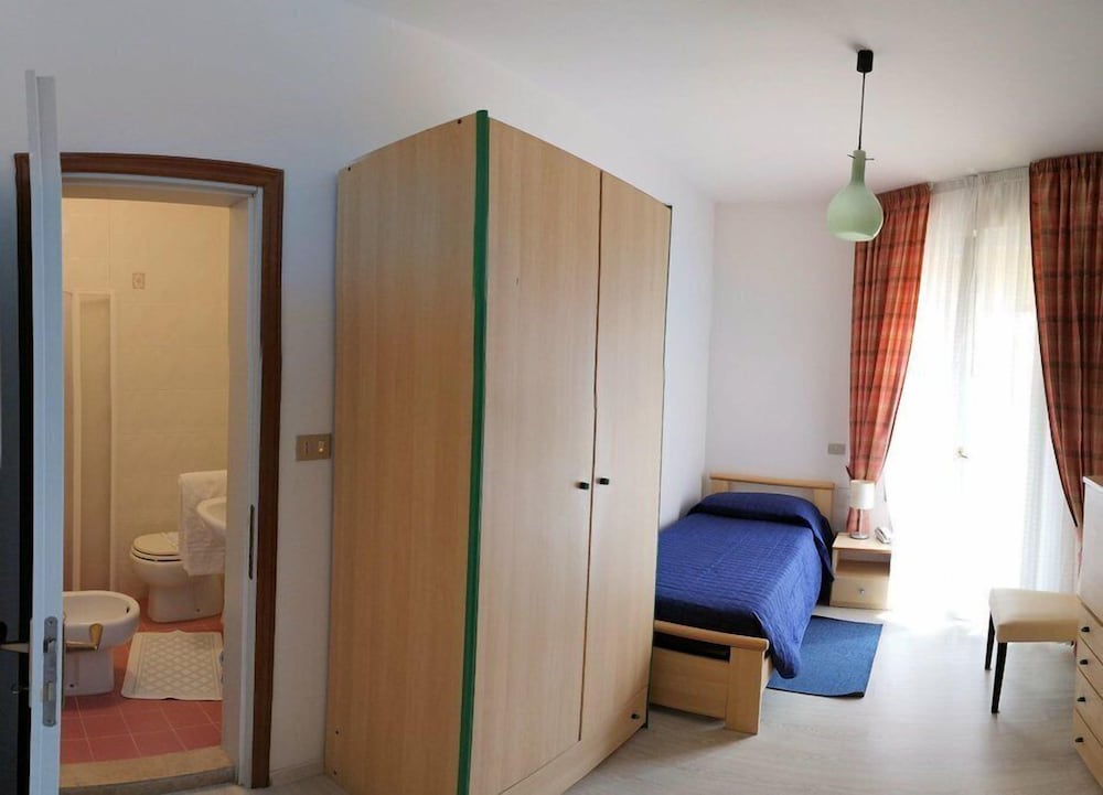 Single Room photo 1
