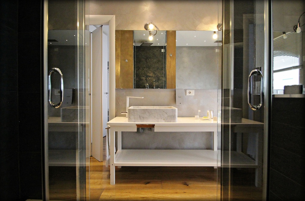 Suite, Hot Tub (iSpa) photo 3