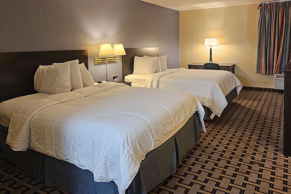 Room, 2 Double Beds, Non Smoking - Photo 1