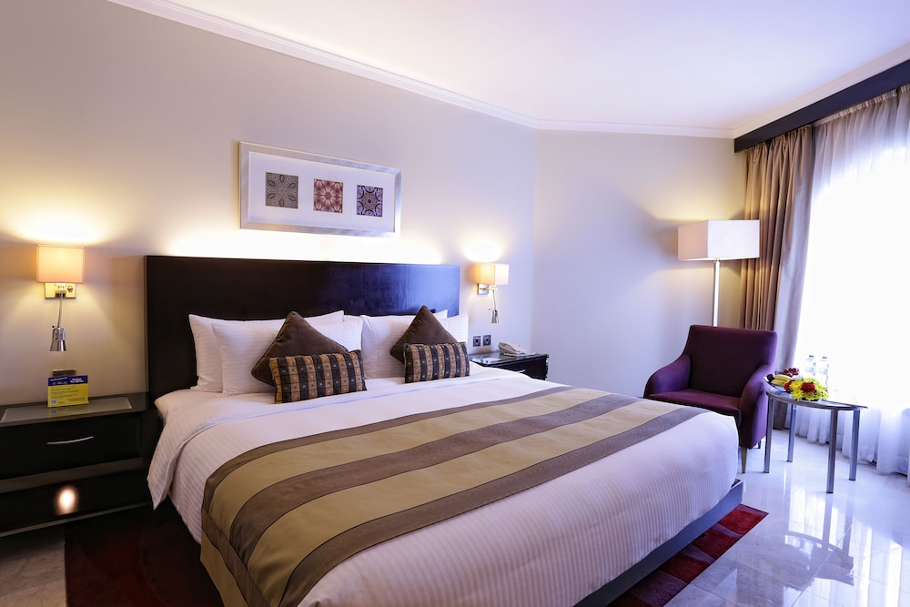 Deluxe Room, 1 King Bed, Non Smoking photo 3