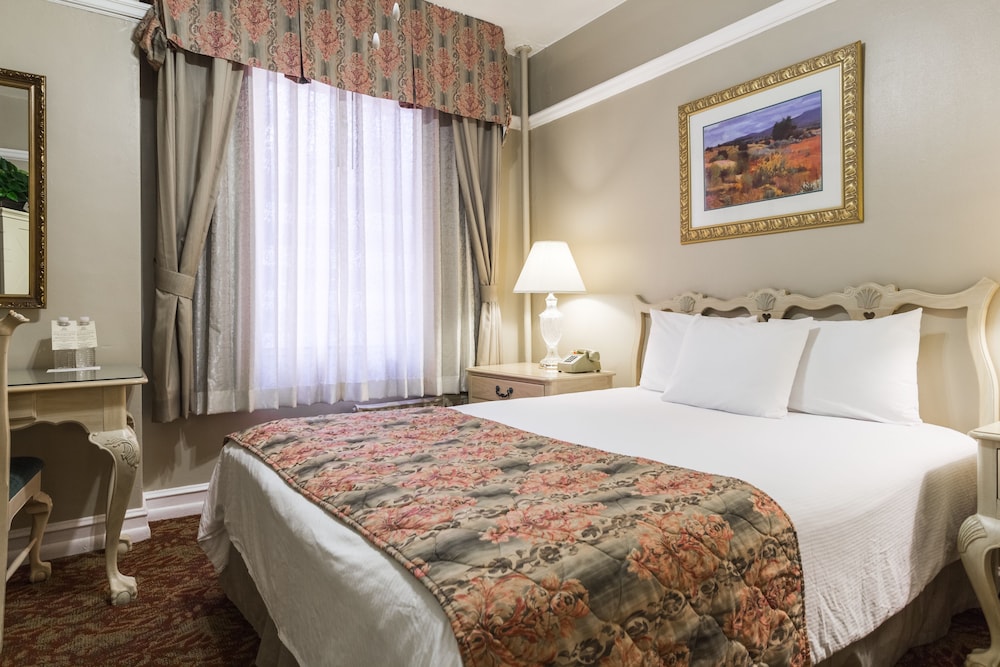 Standard Room, 1 Queen Bed