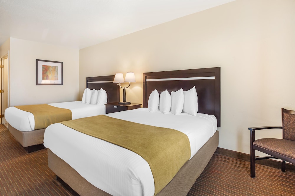 Standard Queen Room with Two Queen Beds and Refrigerator (Non Smoking) photo 1