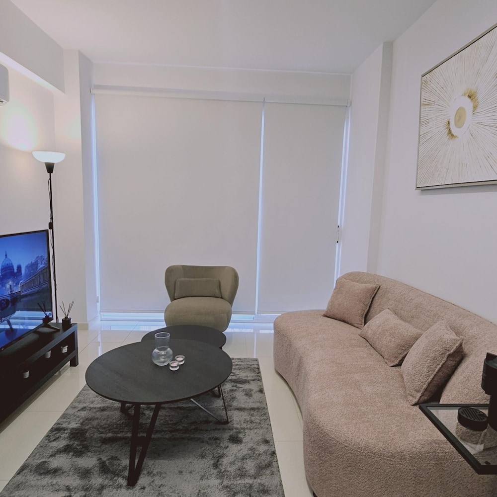 Apartment photo 2