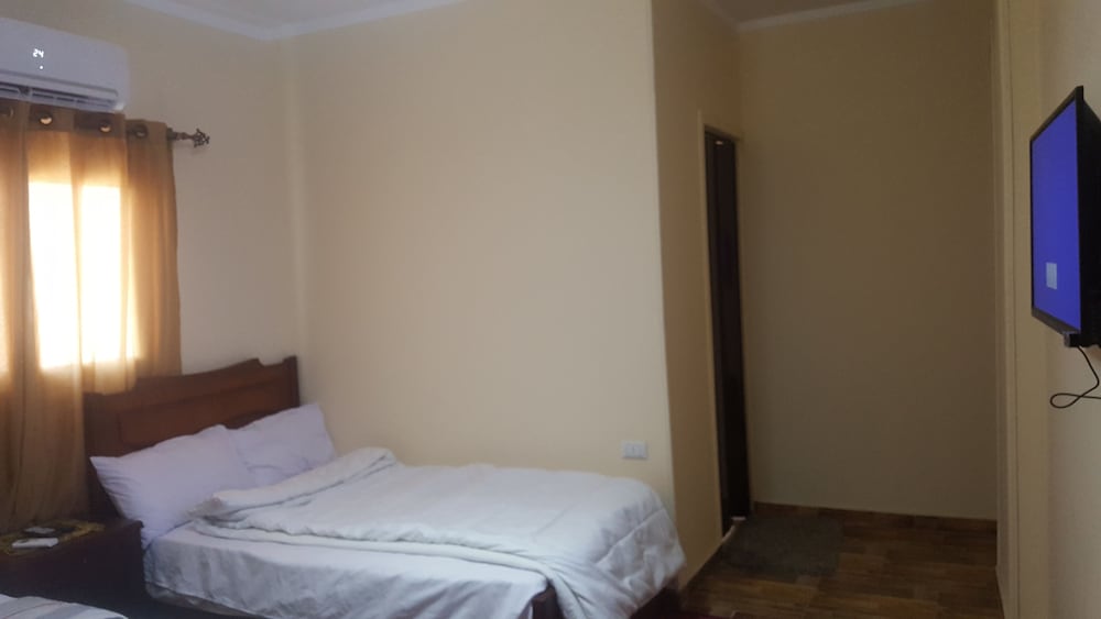 Deluxe Double Room, Multiple Beds, Balcony photo 3