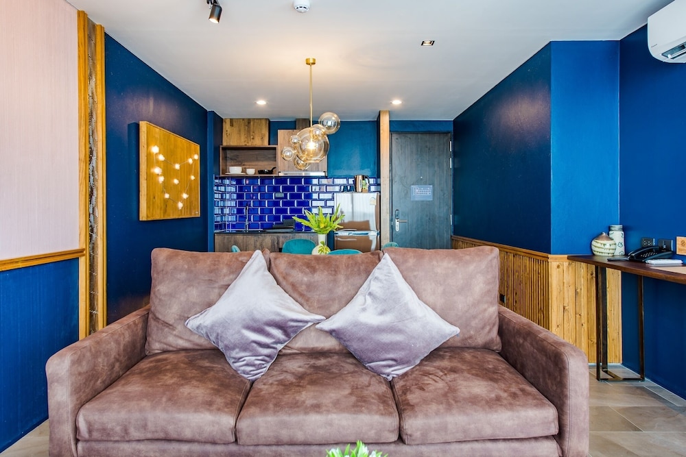 One-Bedroom Suite - Photo 7