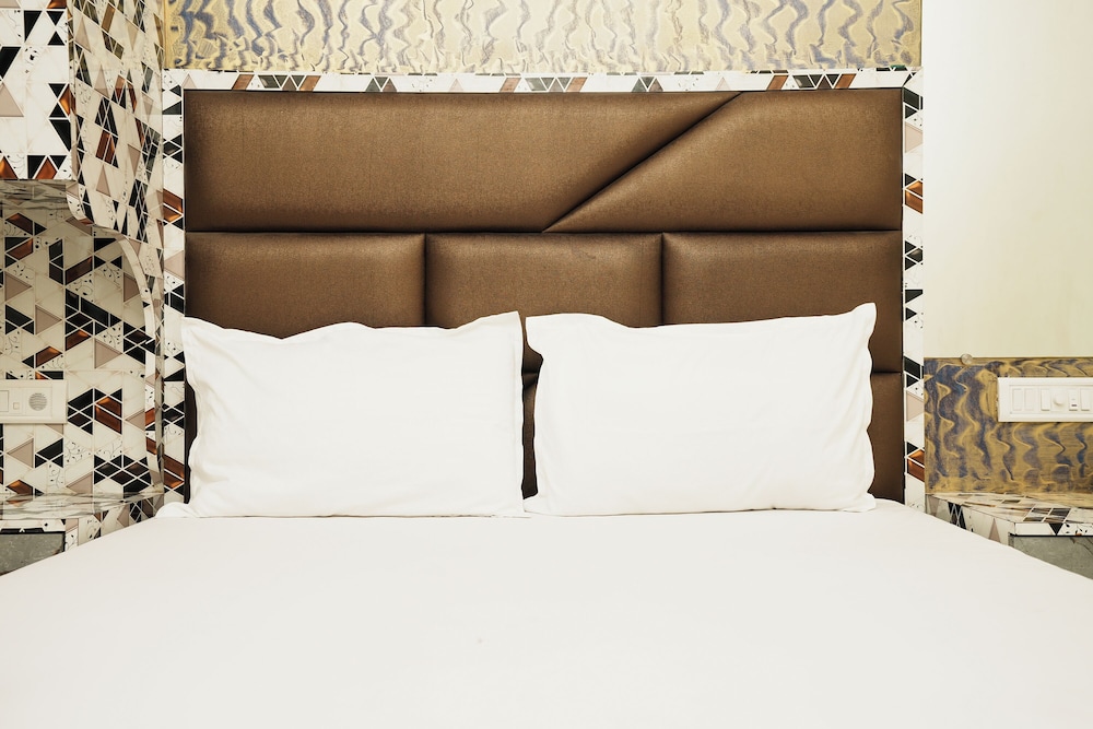 Deluxe Room - Photo 18