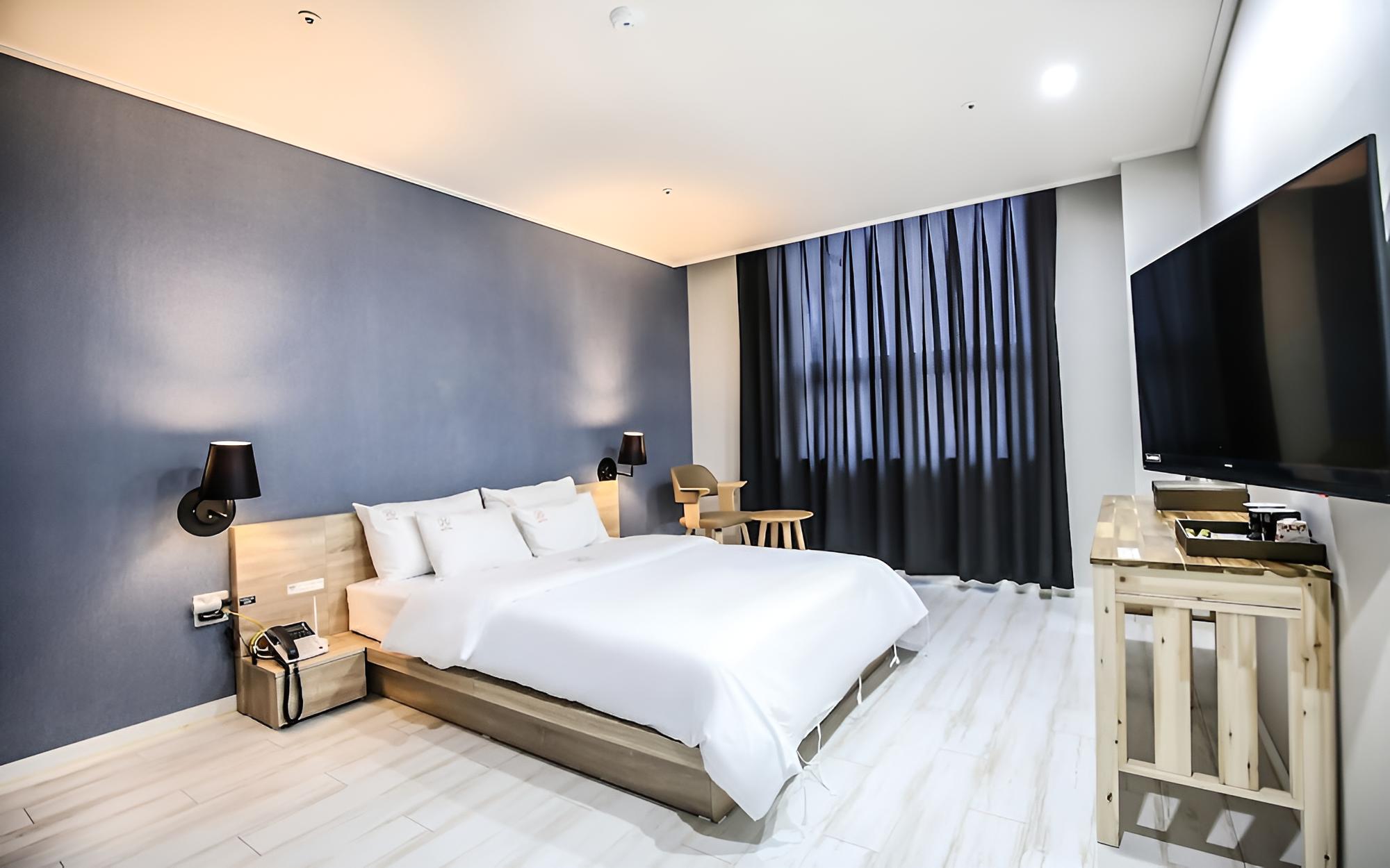 Room (Standard Room) - Photo 2