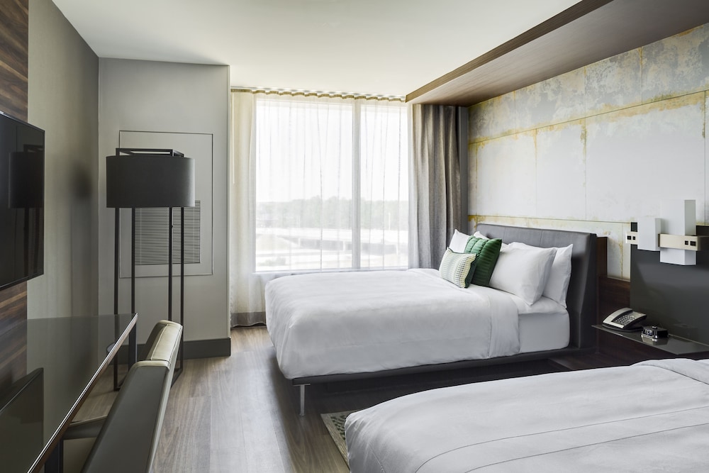 Club Room, 2 Queen Beds - Photo 2