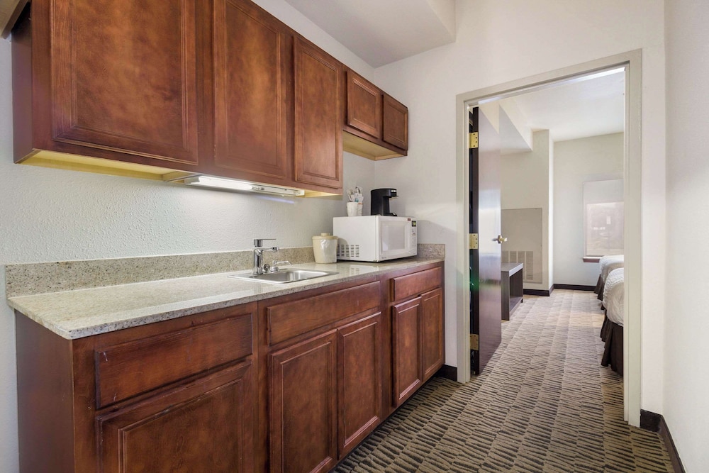 Suite, Multiple Beds, Accessible, Non Smoking - Photo 4