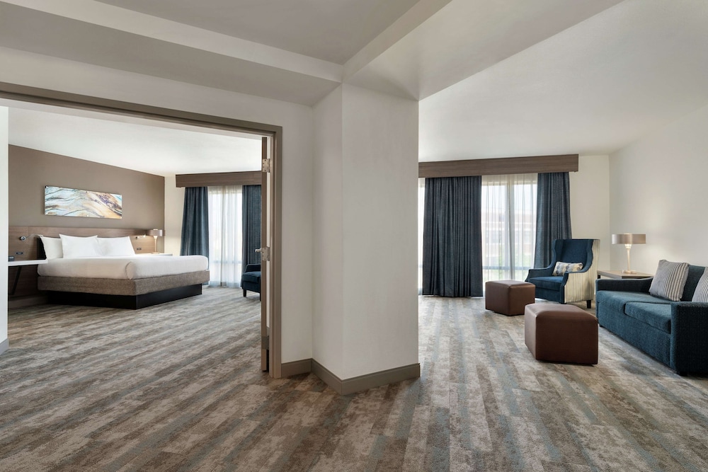 Suite, 1 King Bed - Photo 3
