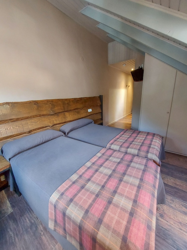 Small attic double room - Photo 6