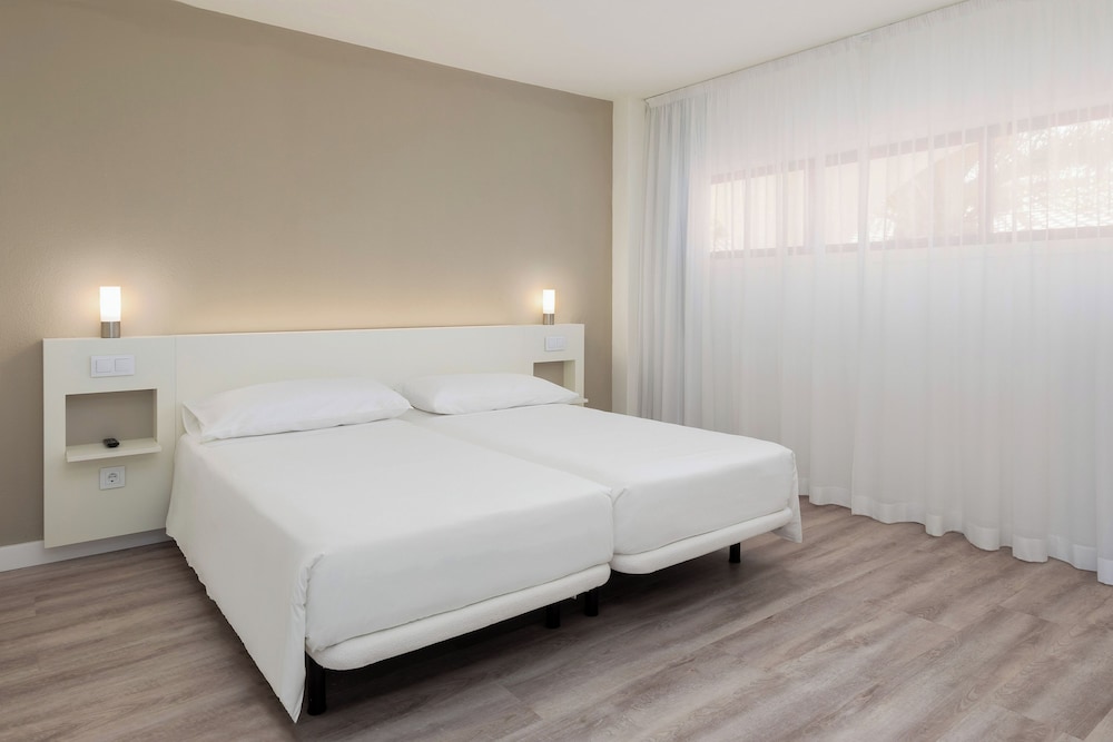 One Bedroom Suite Sea View (2+2)
