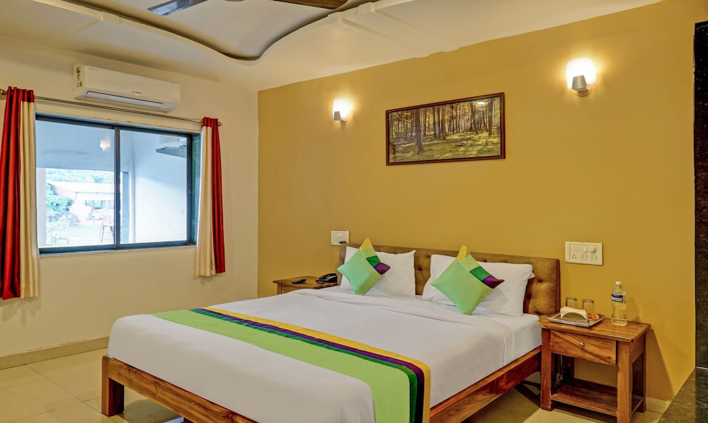 Deluxe Mountain View Room with Balcony photo 1