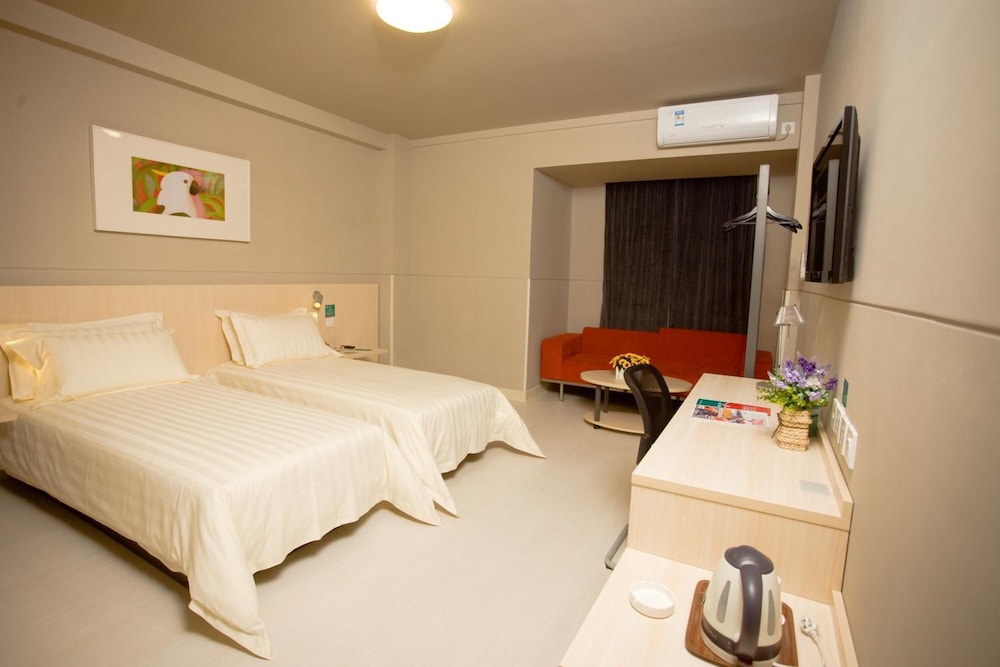 Twin Room (B)