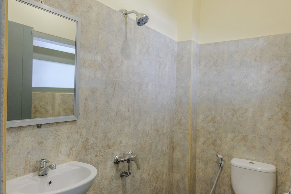 Standard Twin Room - Photo 2
