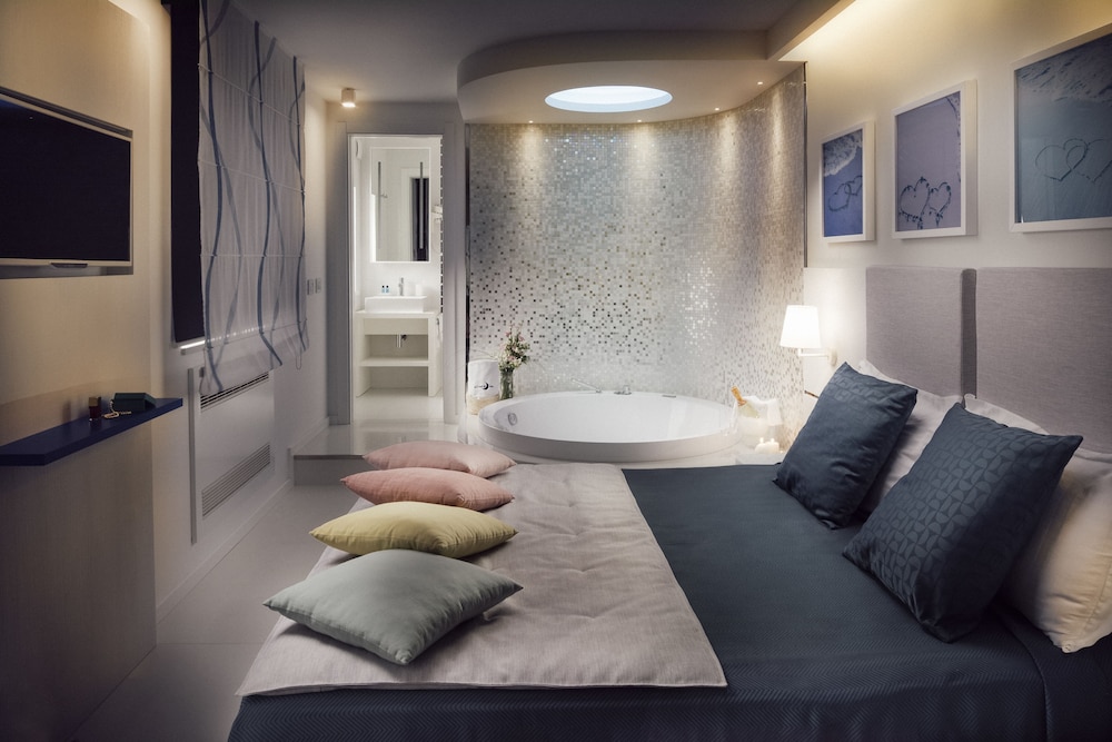 Honeymoon Room, 1 Queen Bed