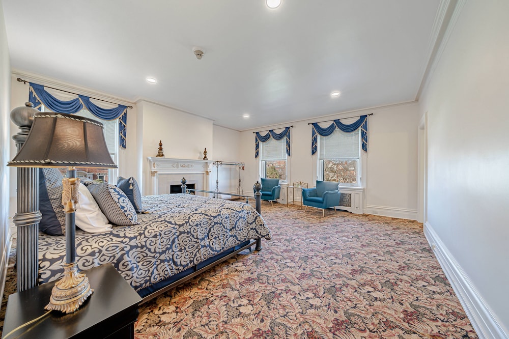 Luxury Suite, 1 King Bed, Non Smoking, Club Lounge Access