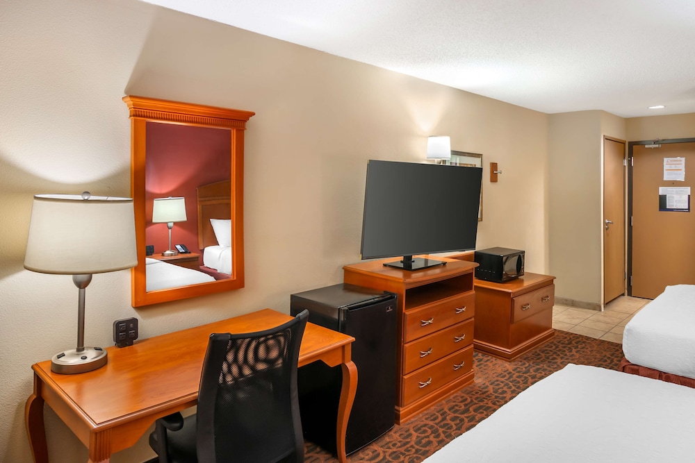 Standard Room, 2 Queen Beds, Accessible, Bathtub - Photo 3