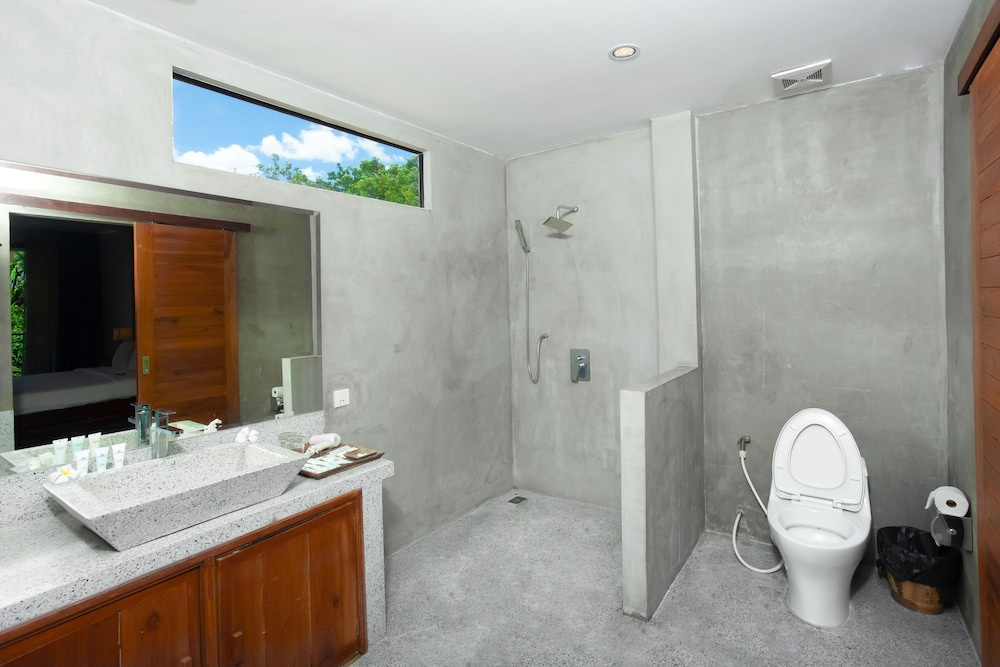 Infinity Pool View Signature Suite - Photo 3