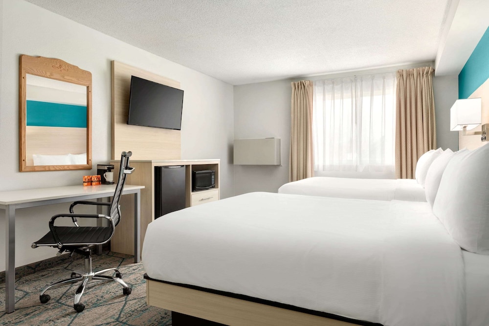 Suite, Multiple Beds, Non Smoking - Photo 4