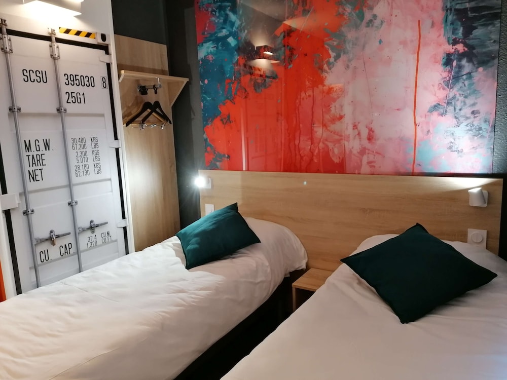 Standard Room, 2 Twin Beds - Photo 1