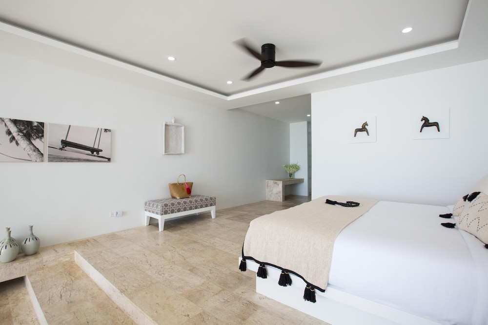 1 Bedroom Sea View Pool Suite - Photo 4