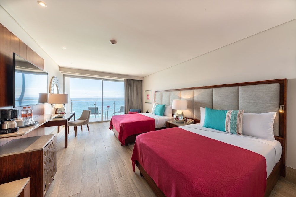 Deluxe Ocean Front
