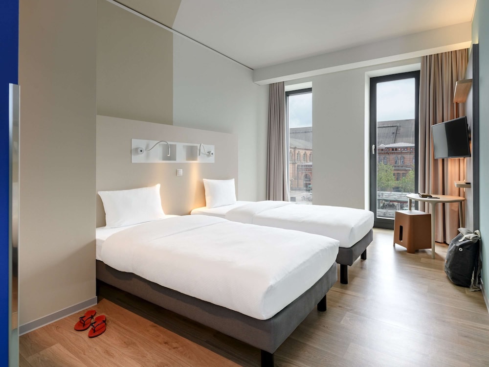 Standard Room, Multiple Beds - Photo 1