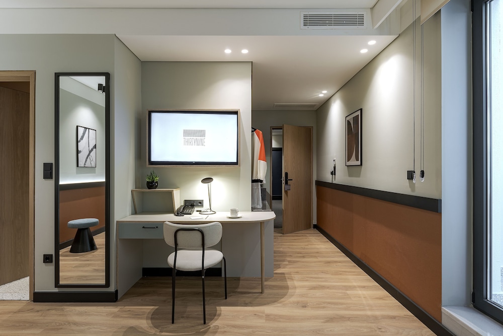 Superior Double or Twin Room, Balcony - Photo 4