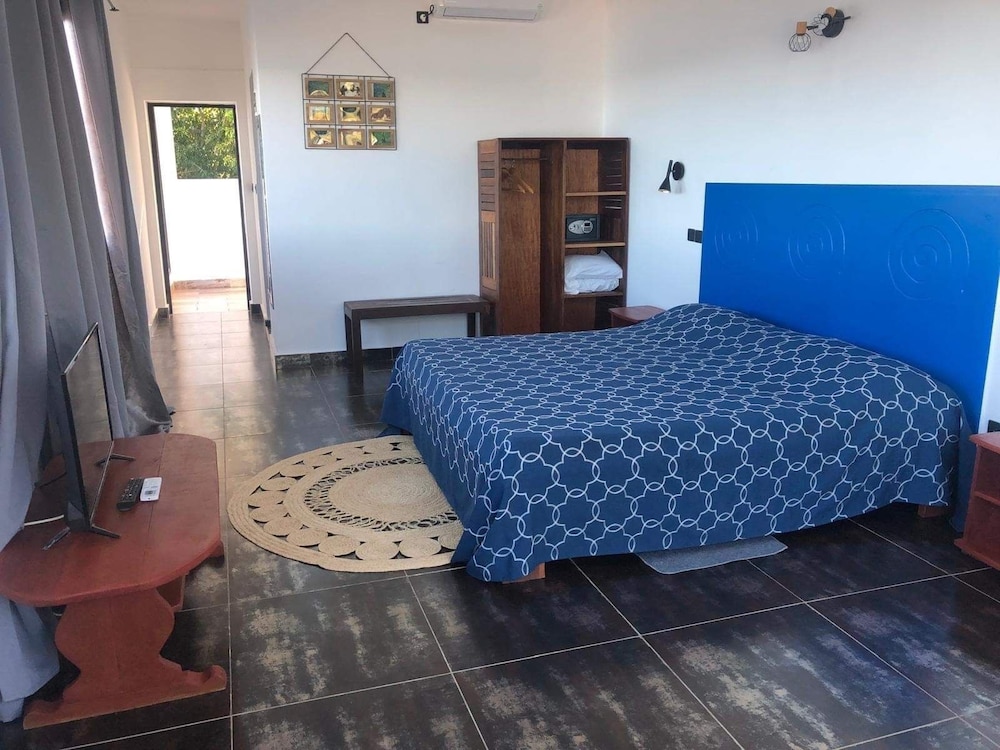 Luxury room ON THE BEACH, 1 King Bed